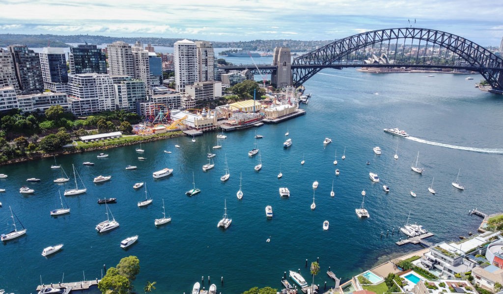 Lavender Bay (The Peaceful Wharf)